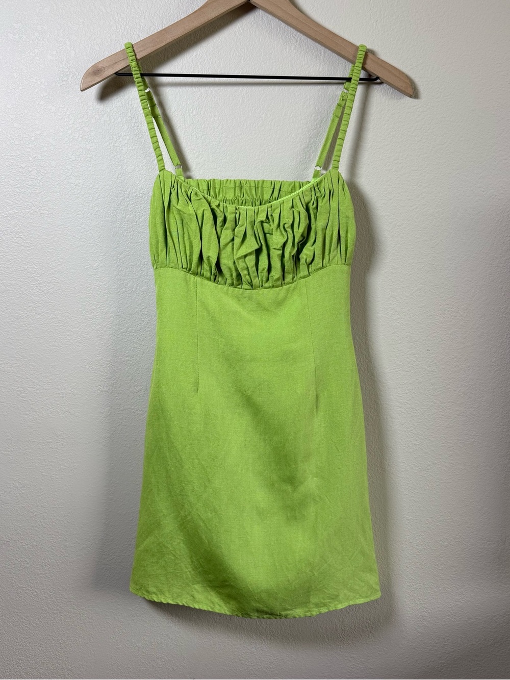 ASTR the Label Revolve Chartreuse Green Linen Blend Y2K Mini Dress Size Small - Picture 2 of 10